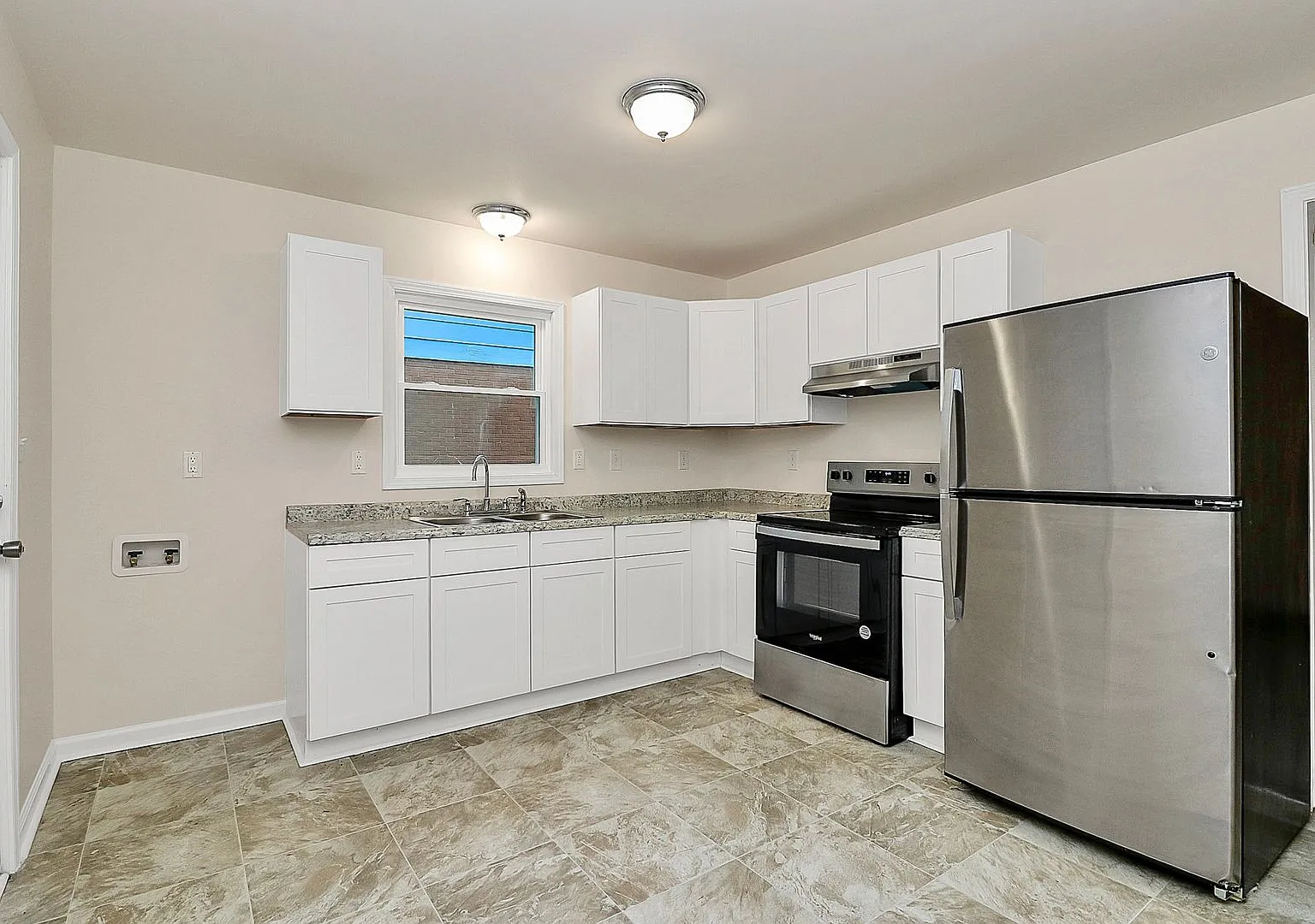 Updated 3 Bedroom Home with Modern Finishes — Photo 4