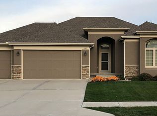 341 SE Golden Ln, Lees Summit, MO 64063