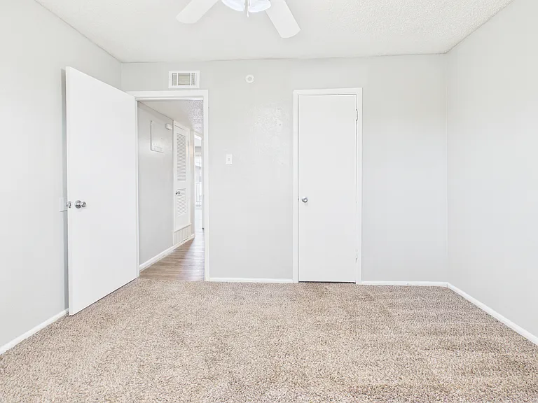 Tanglewood Apartments — Photo 37
