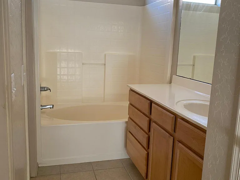 13382 W Watson Ln — Photo 10