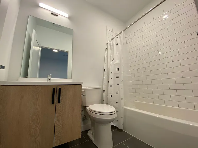 104 Howe St — Photo 107