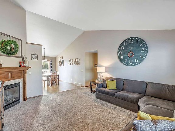 3rd image of 2536 E Crais Ct