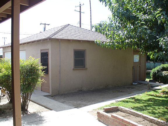 3rd image of 909 Castro Ln