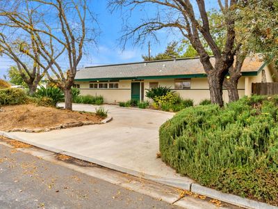 1036 W Alamos Ave, Fresno, CA, 93705