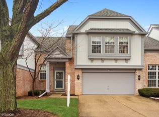 210 W Fox Hill Dr, Buffalo Grove, IL