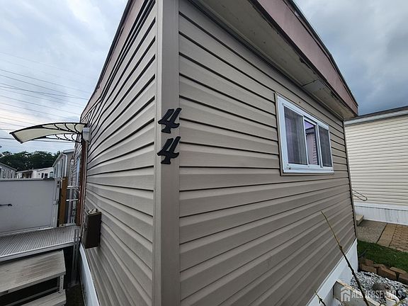3rd image of 44 Coke Ave
