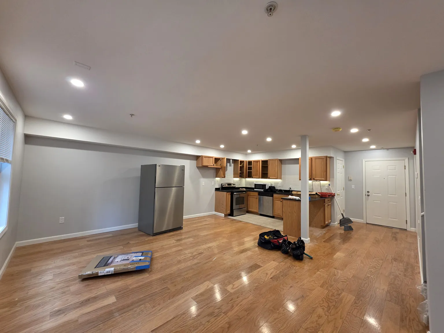 5 bed, 2.5 bath, 2300 sqft, $5,000 — Photo 1
