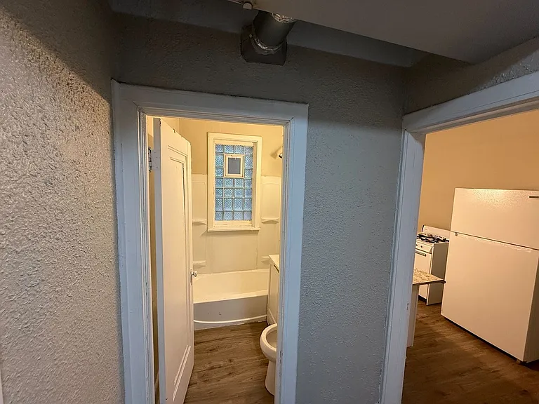 4252 N Teutonia Ave — Photo 6