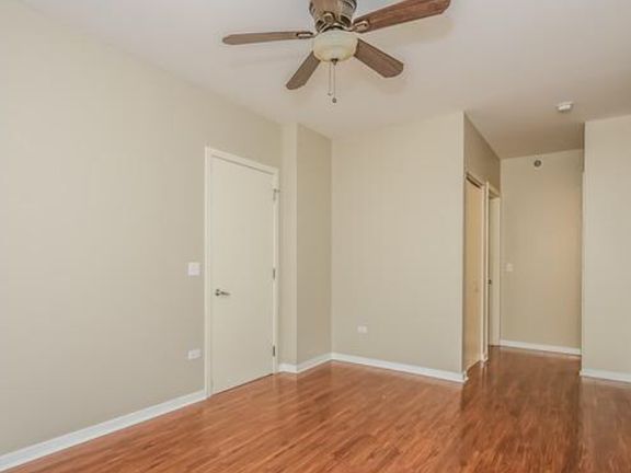 5th image of 330 W Grand Ave APT 1007