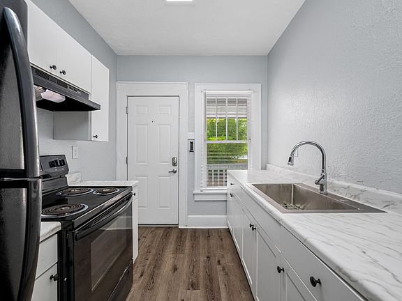 4th image of 7707 N Huntley Ave #220
