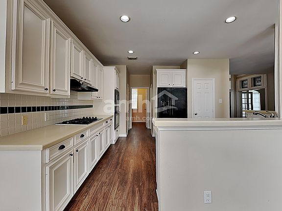 5th image of 141 S Laguna Pointe Dr