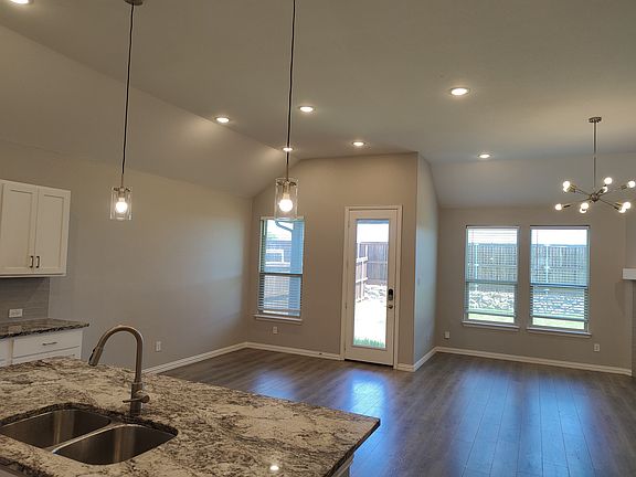 4th image of 3912 Starlight Creek Dr