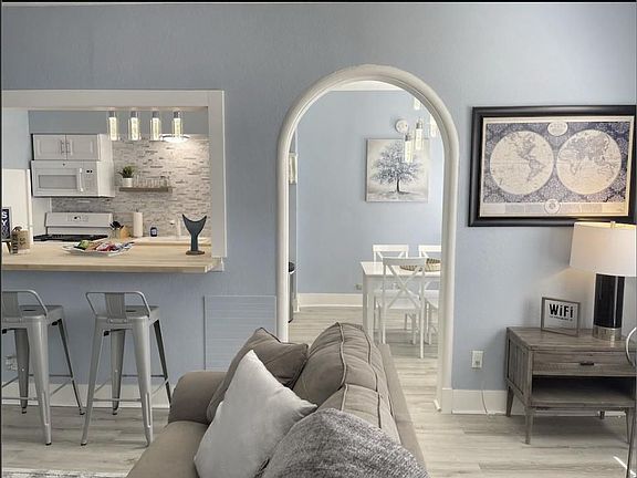 3rd image of 725 Broadway St #3
