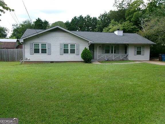 3rd image of 390 Amity Ct