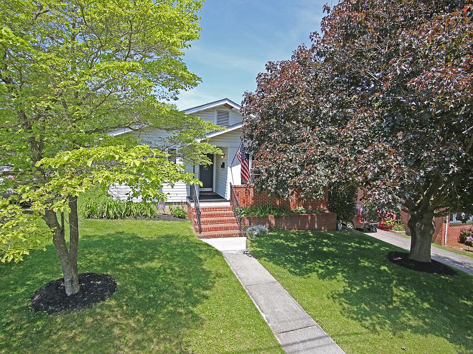 1st image of 138 12th St NW