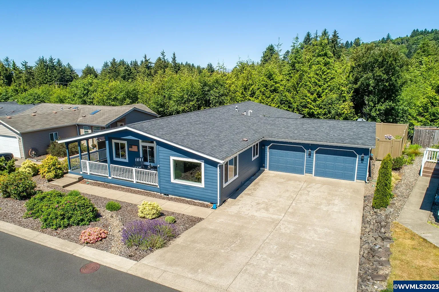 145 SE Whalesong Dr photo 1