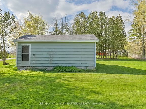 4th image of 1095 Island View Dr