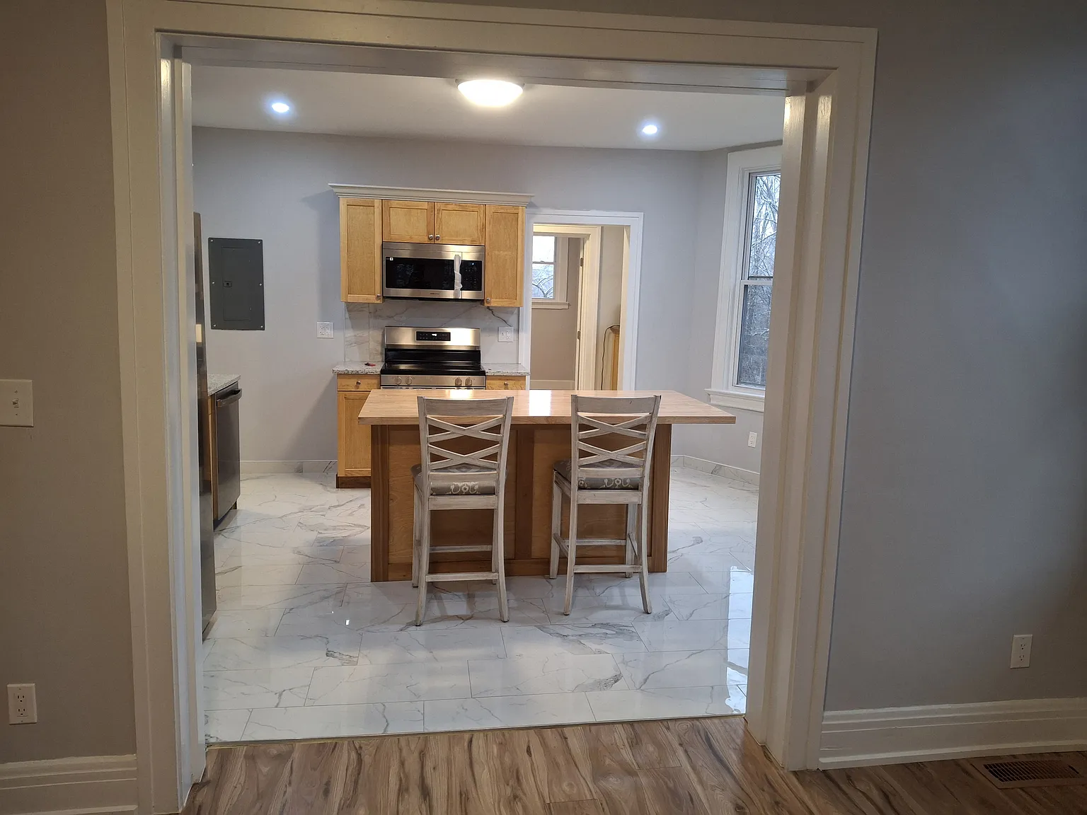 3 bed, 1.5 bath, 1620 sqft, $1,800 — Photo 3