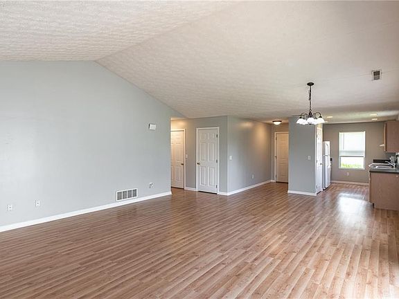 5th image of 1047 Brookfield Dr