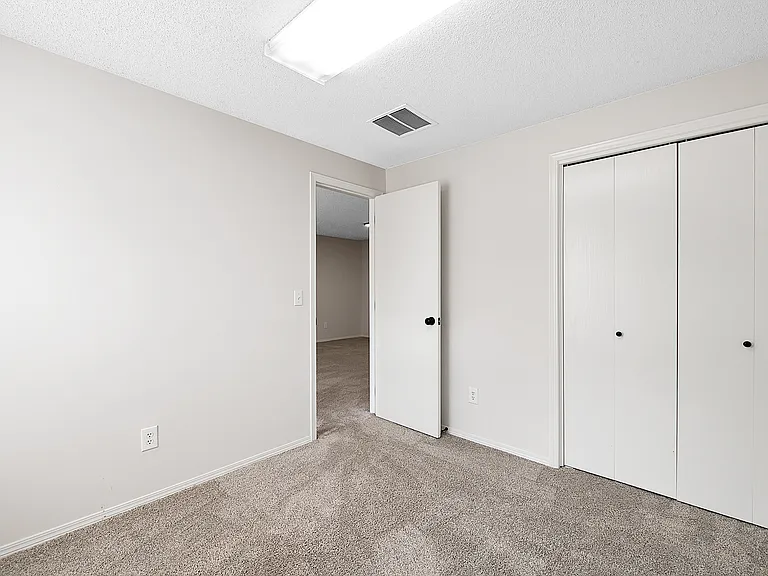 3332 N Governeour Cir — Photo 22