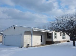 223 Golden Pond Est, Akron, NY 14001