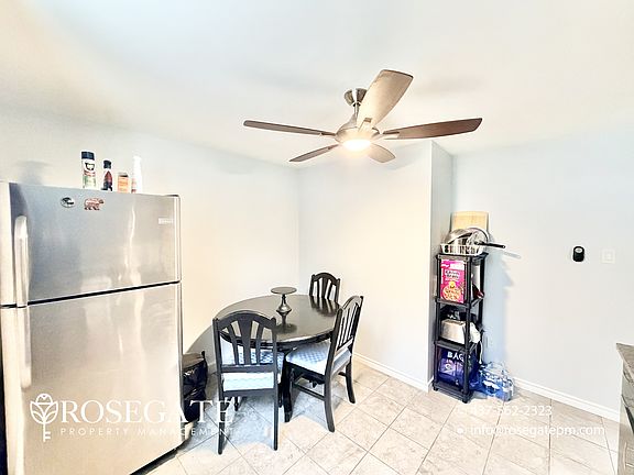 4th image of 100 Donald St #2