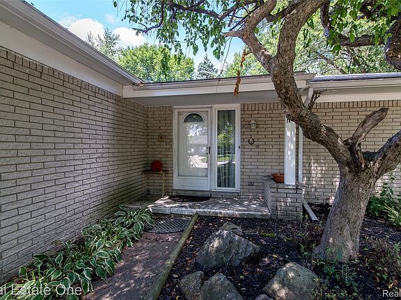 5th image of 30290 Old Stream St