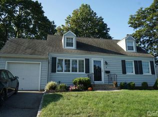 9 Shadowlawn Dr, Colonia, NJ 07067