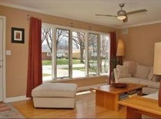 709 Hatlen Ave, Mount Prospect, IL 60056