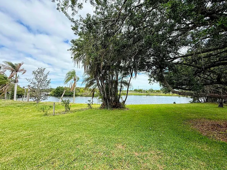 465 SE Naranja Ave — Photo 85