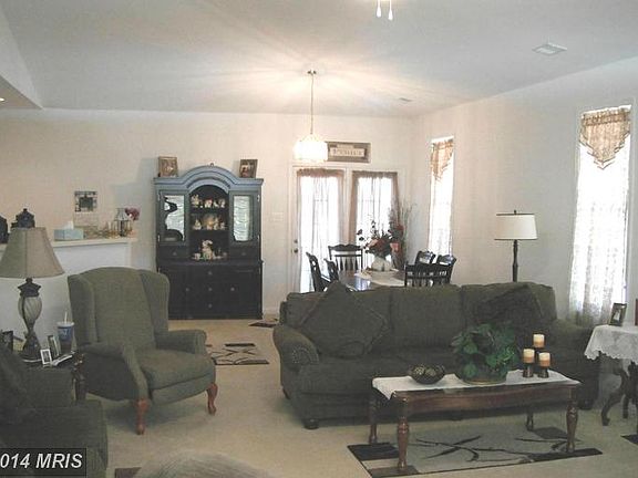 2nd image of 107 Candlewick Ct