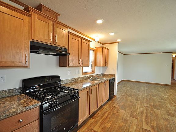 4th image of 715 Lexington Dr
