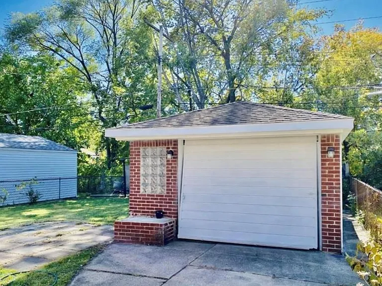 24331 Currier St — Photo 25