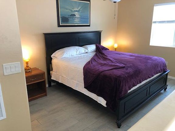 king size bed.
