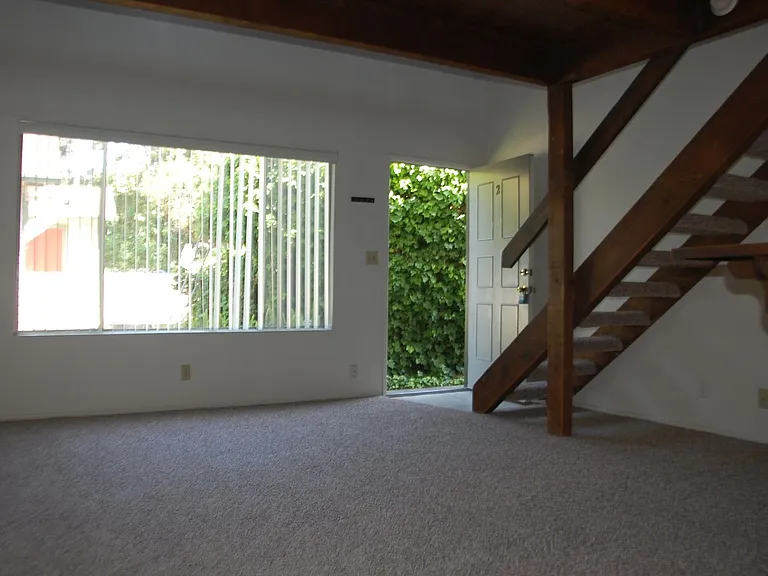 2025 Bath St — Photo 4