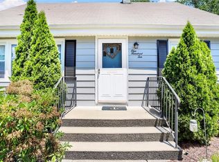 110 Fieldcrest Rd, Fairfield, CT 06825