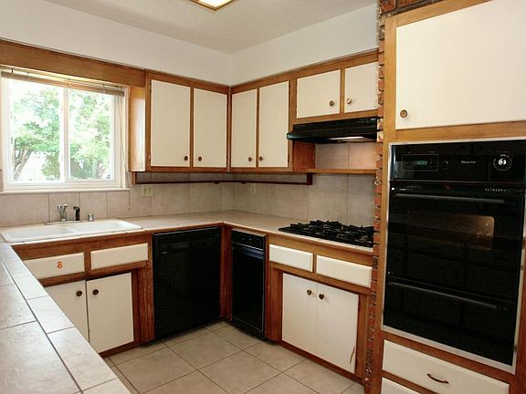 2nd image of 8701 Avenales Ave NE