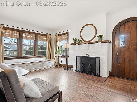 5th image of 339 Wesley St