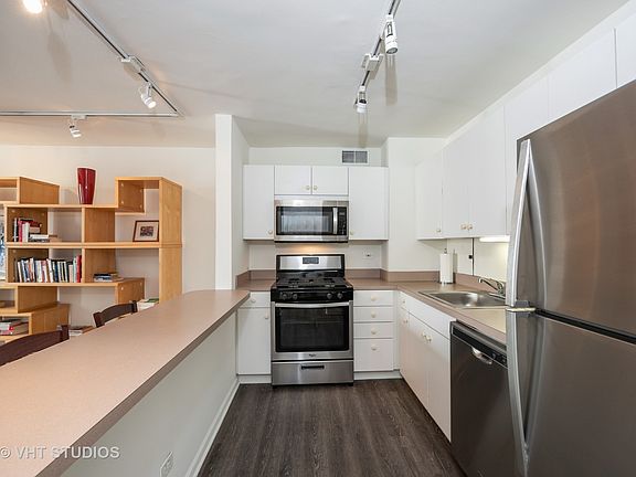 4th image of 33 E Cedar St APT 19C