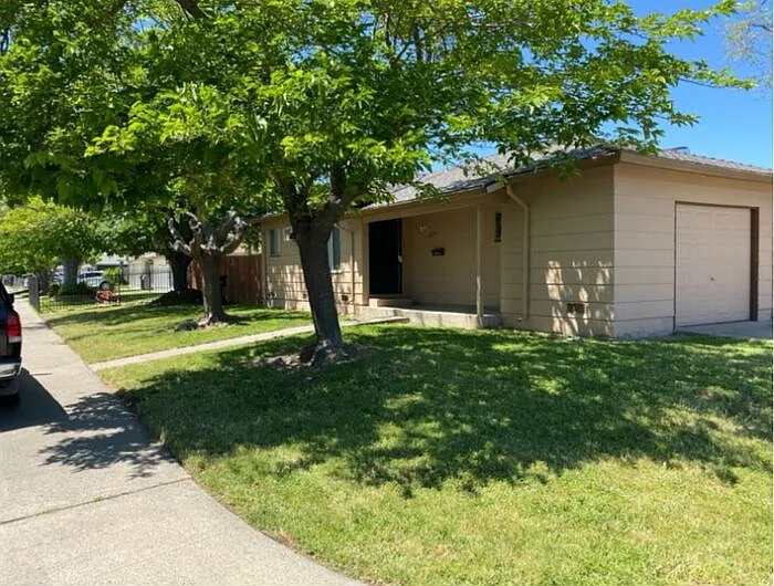 2 bed, 1.0 bath, $1,595 — Photo 2