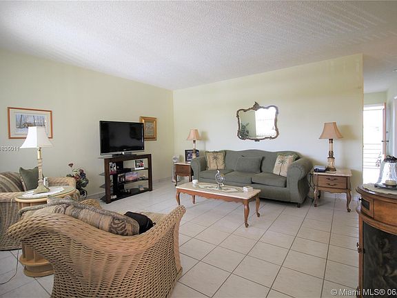 3rd image of 1395 NE 167th St APT 307