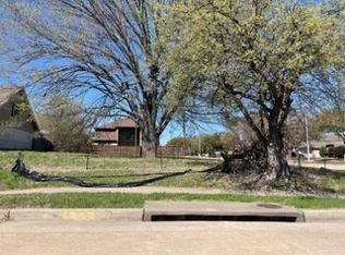 6827 Windrock Rd, Dallas, TX 75252