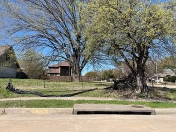 6827 Windrock Rd, Dallas, TX 75252