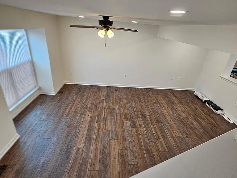 111 Barrington Ln — Photo 2