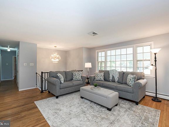 5th image of 21 Pinewood Dr