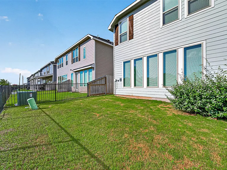 5558 Amber Brook Ln — Photo 40