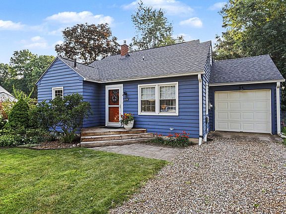 3rd image of 1418 Pinehurst Blvd