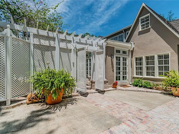3rd image of 3212 W San Nicholas St