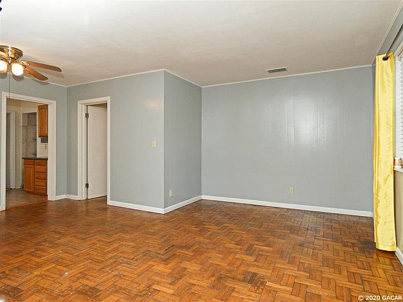 4th image of 1049 NE 10th Pl