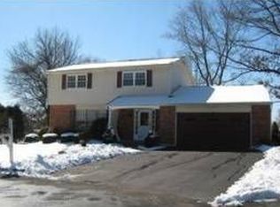 1388 Heather Cir W, Macungie, PA 18062